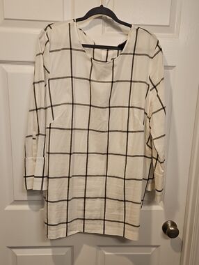Liz Claiborne Cream and Black Windowpane Tunic